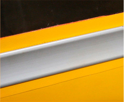 Buitendeur van de garage van ontploffingsvaste stoffen