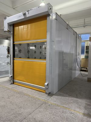 Industriële luchtdouche voor zwaar gebruik met gesegmenteerd winddicht ontwerp en scheurbestendig gordijn van 0,8 mm voor ISO 14644-1-conforme cleanrooms
