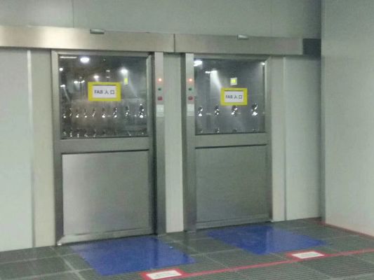 Industriële goederen Lucht douche met automatische schuifdeuren. 1500W ventilator, 0,3 μm HEPA filter. Stofvrije overdracht.