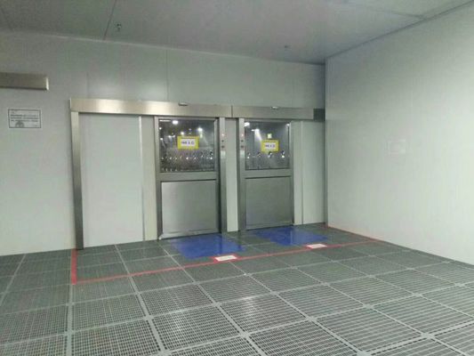 Industriële goederen Lucht douche met automatische schuifdeuren. 1500W ventilator, 0,3 μm HEPA filter. Stofvrije overdracht.