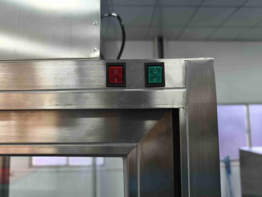 Glasschone kast met HEPA-filtratie en capaciteit van 25 personen voor ISO 14644-conforme opslag van kledingstukken van roestvrij staal