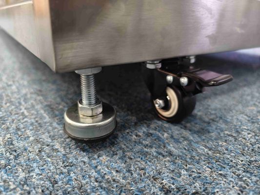 Ruimte voor kleding in roestvrij staal. HEPA-filter, ISO/GMP-conformiteit.