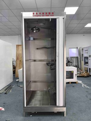 Noodveiligheidsdouche en oogwasruimte met SUS304 roestvrijstalen behuizing, 120-180 L/min douchestroom en 1000 × 1000 × 2400 mm compacte afmeting