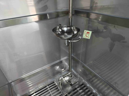 Noodveiligheidsdouche en oogwasruimte met SUS304 roestvrijstalen behuizing, 120-180 L/min douchestroom en 1000 × 1000 × 2400 mm compacte afmeting